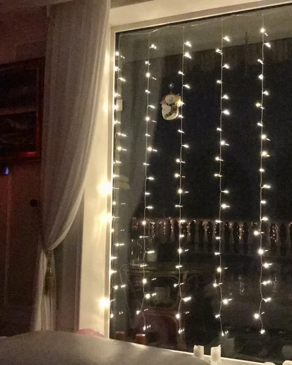 LED lempučių užuolaida – girlianda