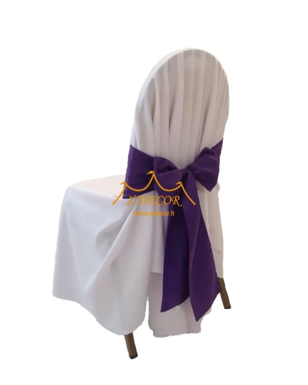 Su violetinės spalvos kaspinu
