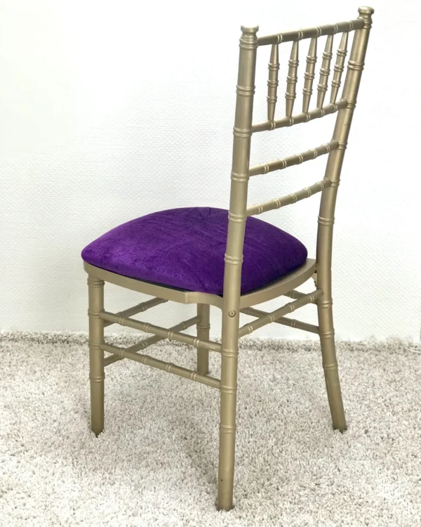 Chiavari kėdė su Violetinės spalvos veliūro pagalvėle