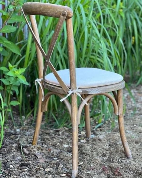 Rustic medinė kėdė su paminkštinimu