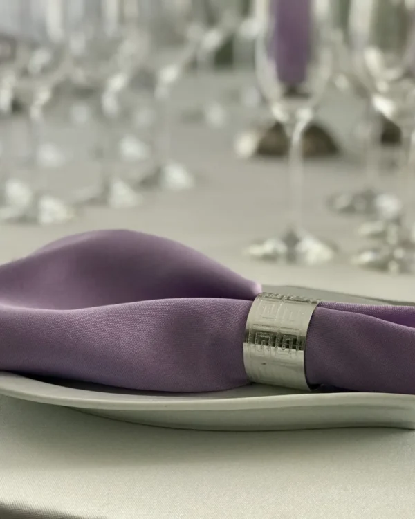 Violetinės alyvos spalvos stalo servetėlė